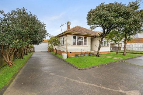 Photo of property in 25 Archibald Road, Kelston, Auckland, 0602