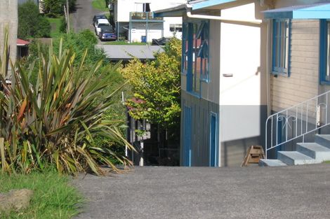 Photo of property in 1/41 Fairmount Road, Titirangi, Auckland, 0604