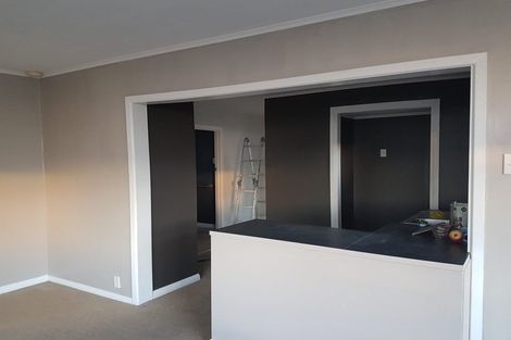 Photo of property in 7 Griffiths Grove, Newlands, Wellington, 6037