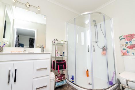 Photo of property in 27 Feist Street, Carterton, 5713