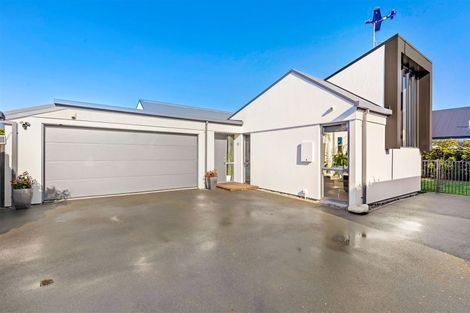 Photo of property in 27 Holiday Drive, Mairehau, Christchurch, 8052