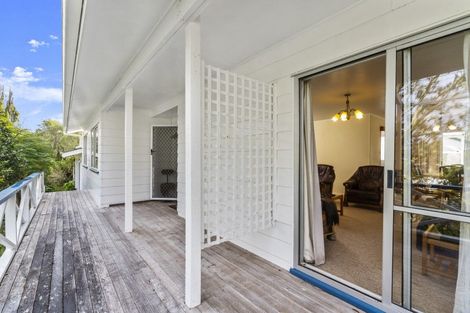 Photo of property in 1 Denver Avenue, Sunnyvale, Auckland, 0612