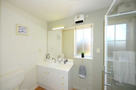 Photo of property in 233 Avonhead Road, Avonhead, Christchurch, 8042