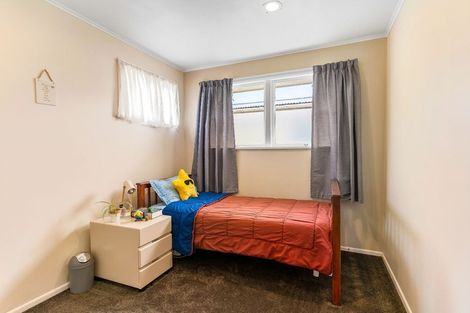 Photo of property in 1/102 Mcleod Road, Te Atatu South, Auckland, 0610