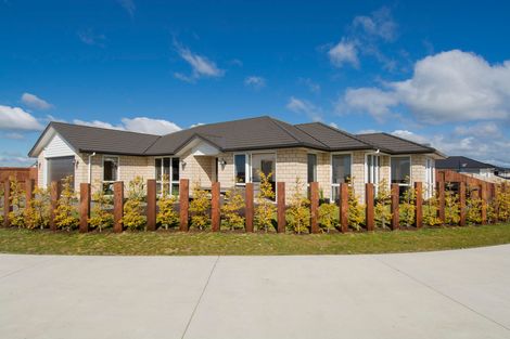Photo of property in 1 Livingstone Drive, Papamoa Beach, Papamoa, 3118