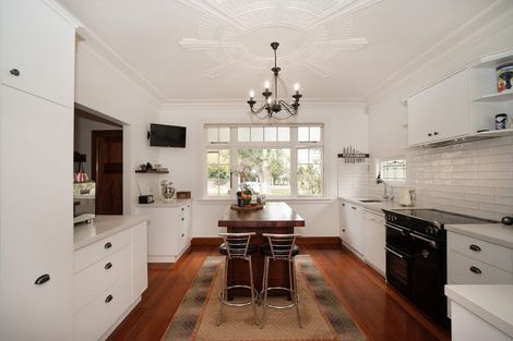 Photo of property in 37 Manapouri Crescent, Hokowhitu, Palmerston North, 4410