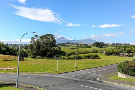 Photo of property in 3 Rotokare Crescent, Whalers Gate, New Plymouth, 4310