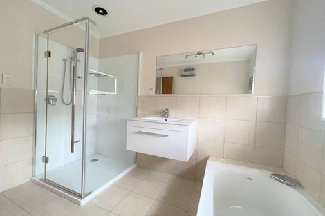 Photo of property in 2 Aitchison Place, Levin, 5510