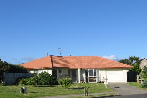 Photo of property in 23 Major Durie Place, Waikanae Beach, Waikanae, 5036