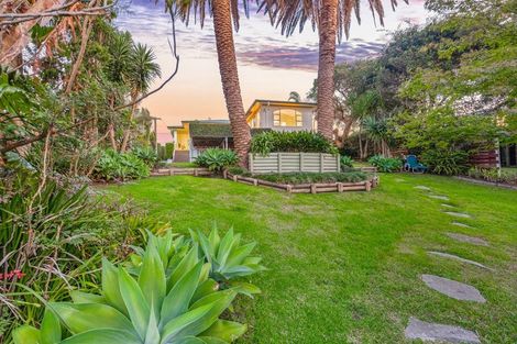 Photo of property in 107 Onewa Road, Northcote, Auckland, 0627