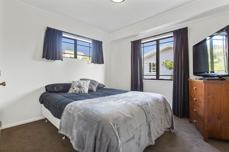 Photo of property in 2/121 Forrest Hill Road, Forrest Hill, Auckland, 0620