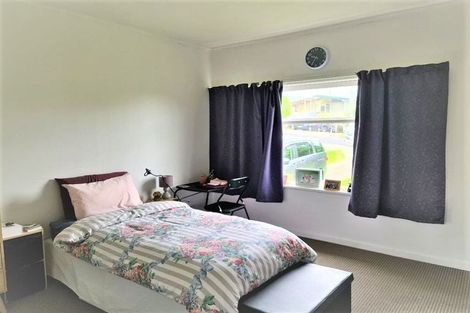 Photo of property in 11 Heath Avenue, Northcote, Auckland, 0627