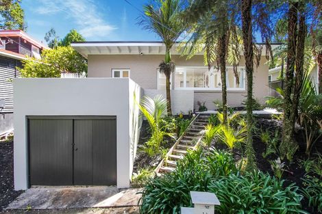 Photo of property in 11 Hollywood Avenue, Titirangi, Auckland, 0604