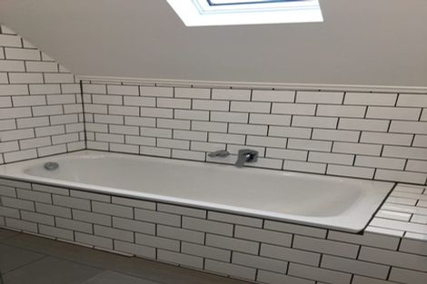 Photo of property in 122 Rongotai Road, Kilbirnie, Wellington, 6022