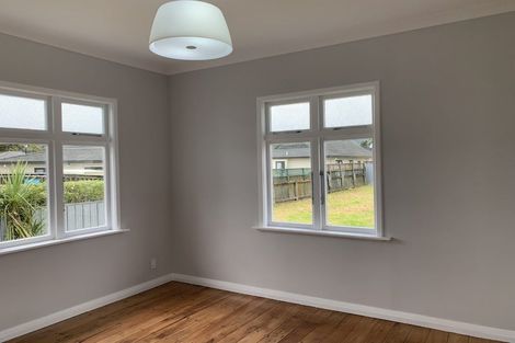 Photo of property in 74 Queenwood Road, Levin, 5510