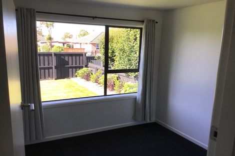 Photo of property in 8 Liverton Crescent, Bishopdale, Christchurch, 8053