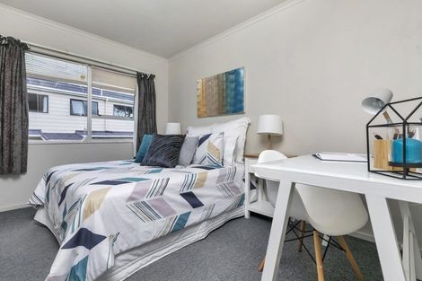 Photo of property in 2/125 Beach Haven Road, Beach Haven, Auckland, 0626