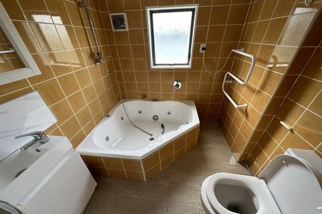 Photo of property in 22 Goodwood Drive, Goodwood Heights, Auckland, 2105