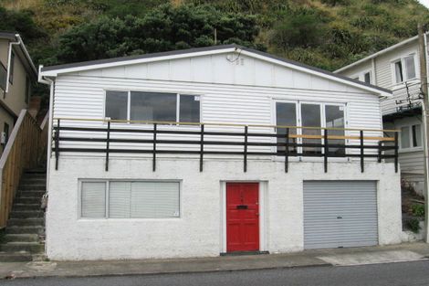 Photo of property in 158 The Esplanade, Houghton Bay, Wellington, 6023