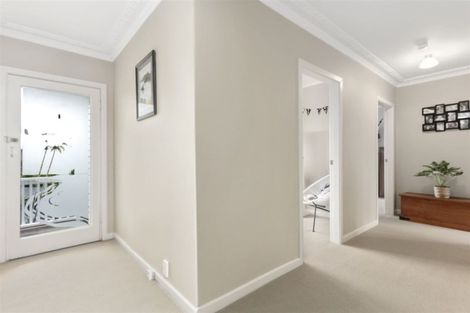 Photo of property in 31 Sunnyside Road, Sunnyvale, Auckland, 0612