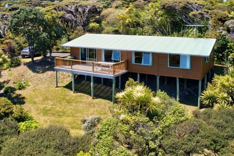 Photo of property in 105 Seaview Road, Piha, 0772