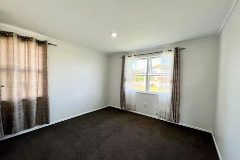 Photo of property in 12 Keats Place, Blockhouse Bay, Auckland, 0600