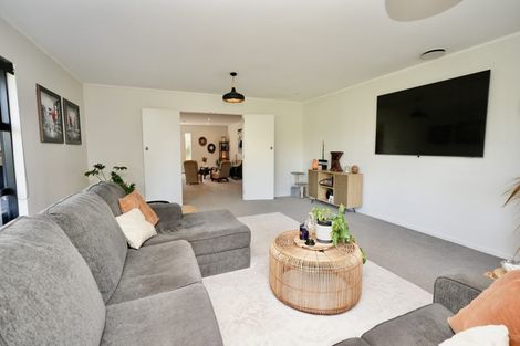 Photo of property in 7 Hillgrove Place, Fitzherbert, Palmerston North, 4410