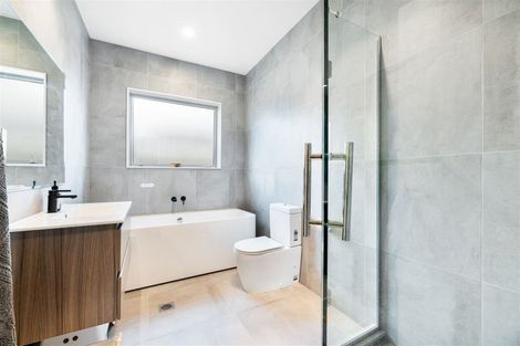 Photo of property in 13 Walter Ruddock Avenue, Kumeu, 0810