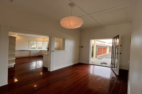 Photo of property in 11 Norwood Road, Bayswater, Auckland, 0622