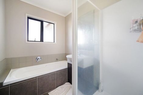 Photo of property in 27 Sonoma Crescent, Oteha, Auckland, 0632