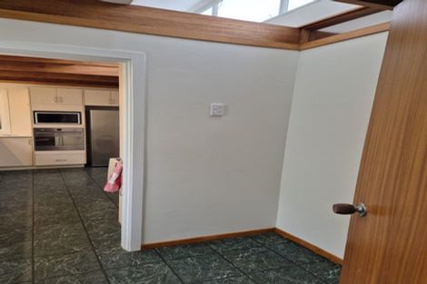 Photo of property in 39 Lucknow Terrace, Khandallah, Wellington, 6035