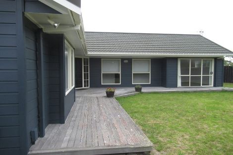 Photo of property in 5 Adrian Grove, Waikanae Beach, Waikanae, 5036