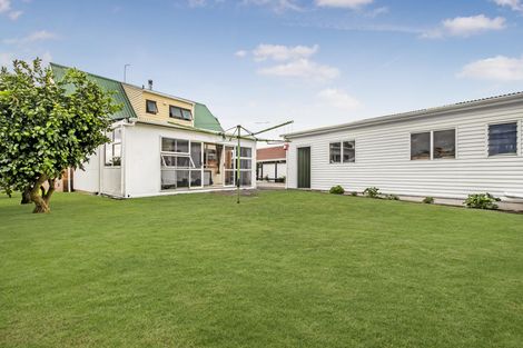 Photo of property in 14 Hadley Wood Drive, Wattle Downs, Auckland, 2103