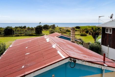 Photo of property in 16 Battiscombe Terrace, Waitara, 4320