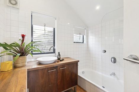 Photo of property in 19 Shannon Street, Mount Victoria, Wellington, 6011