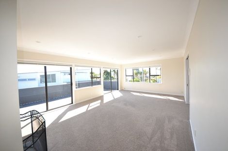 Photo of property in 2/42 Aberdeen Road, Campbells Bay, Auckland, 0620