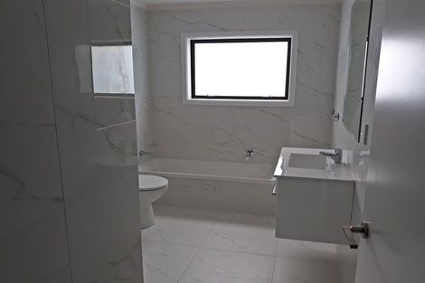 Photo of property in 128 Johnstone Drive, Fitzherbert, Palmerston North, 4410