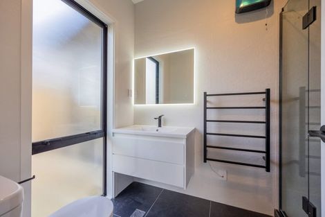 Photo of property in 15 Mcindoe Road, Kumeu, 0810