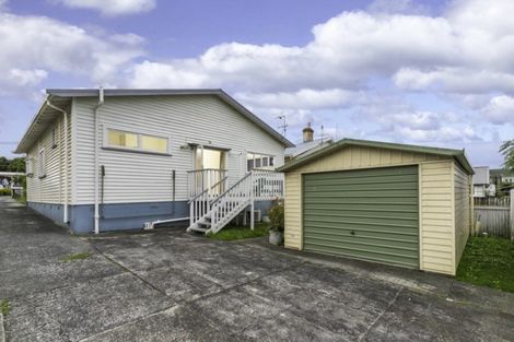 Photo of property in 13 Huia Road, Point Chevalier, Auckland, 1022