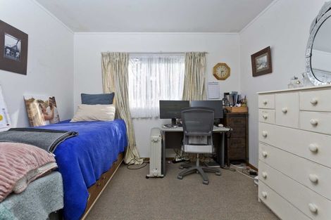 Photo of property in 81 Chivalry Road, Glenfield, Auckland, 0629