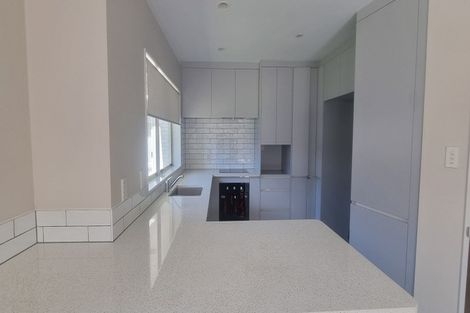 Photo of property in 11 Mako Street, West Harbour, Auckland, 0618