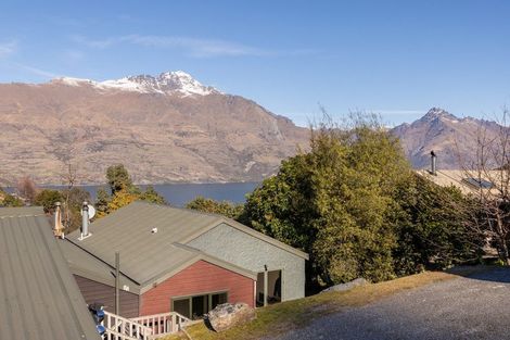 Photo of property in 8 Wye Place, Fernhill, Queenstown, 9300