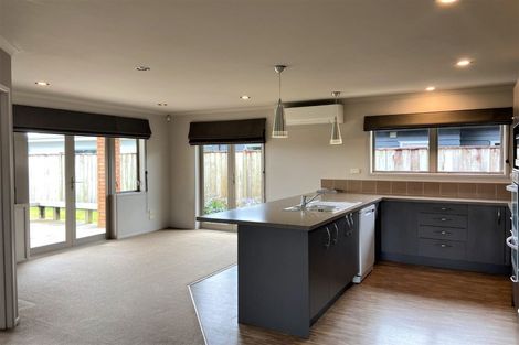 Photo of property in 4 Montrose Place, Highlands Park, New Plymouth, 4312