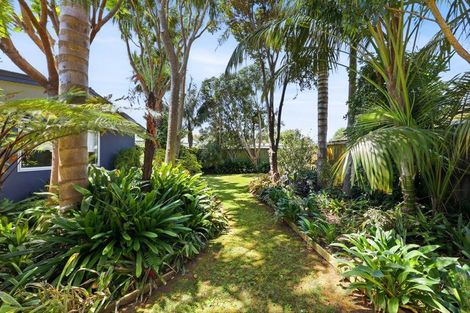 Photo of property in 47 Taihiki Road, Clarks Beach, 2122