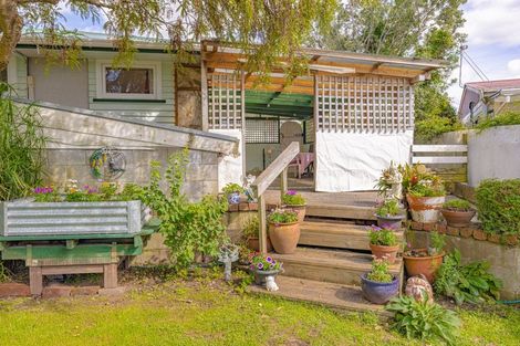 Photo of property in 64 Wikitoria Road, Putiki, Whanganui, 4501