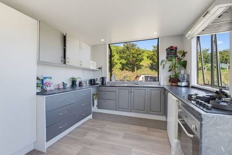 Photo of property in 63 Porter Road, Paparoa, 0571
