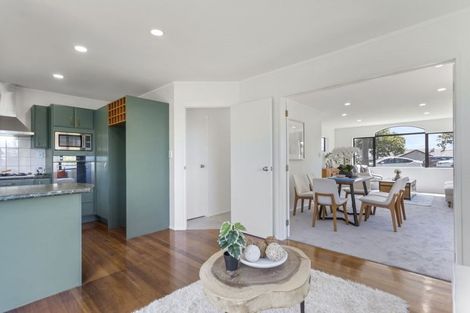 Photo of property in 36 Lorikeet Place, Unsworth Heights, Auckland, 0632