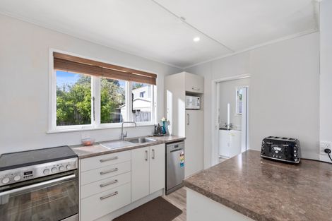 Photo of property in 1/412 East Coast Road, Sunnynook, Auckland, 0630