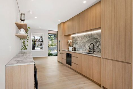 Photo of property in 21b Arahia Street, Northcote, Auckland, 0627