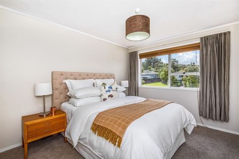 Photo of property in 26 Staincross Street, Green Bay, Auckland, 0604